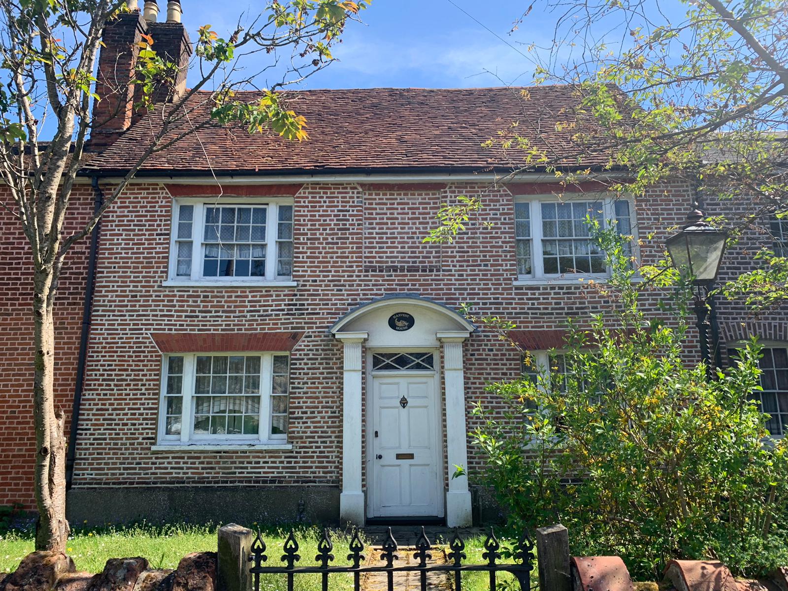 2531 High Street, Abbots Langley church